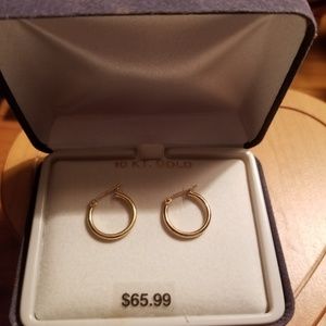 10k small hoop earrings. NEW